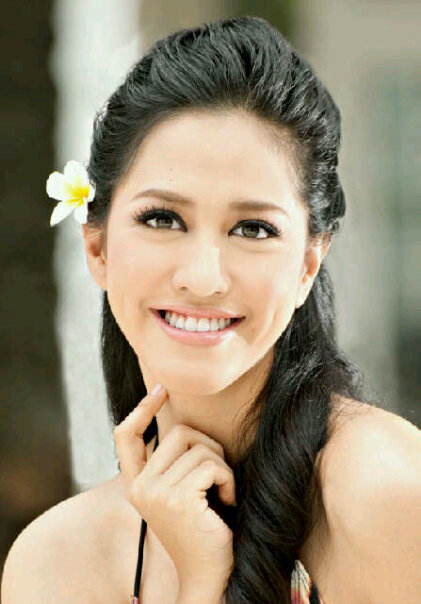 Diantara bentuk pengamalan dari keyakinan terhadap al 'alim adalah.a. â Biodata Asyifa Latief Lengkap