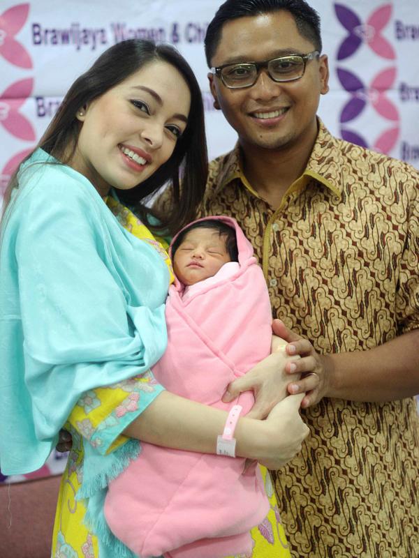 Mau mendengarkan nasihat guru ii. â Biodata Dr Reisa Broto Asmoro Host Acara Dr OZ Trans Tv