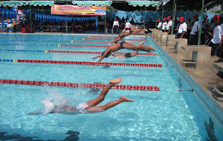 Gerakan manggulling atau menggelinding ke depan membulat di namakan. tugas penjaskes: Oct 28 tugas penjas +grita Telusuri