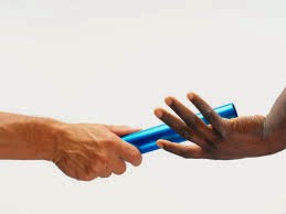 Lari estafet merupakan salah satu jenis lomba lari dalam cabang olahraga. Pengertian Lari Estafet ( Lari Sambung) - Permainan Bola Voli