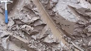 Dalam membuat patung, batu alam termasuk denis bahan …. Angga Adi Prasetyo: Teknik dan Bahan Dalam Membuat Patung