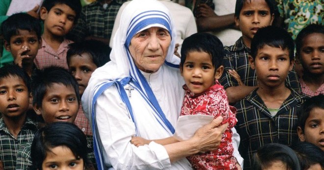 Sedang aktif berarti aktif menentang apa pun bentuk pejajahan dan turut serta dalam menciptakan perdamaian dunia. Pancasila dalam Perbuatan Kemanusiaan | Aru Elgete