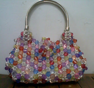 Mengidentifikasikan bahan alam dan buatan pada produk kerajinan bahan lunak brainly co id ; manik-manik cantik dan unik