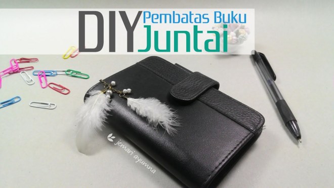 Langkah pertama yang harus dilakukan ketika membuat sebuah komik adalah? Pembatas Buku Juntai (dengan Paper Clip) ~ Jemari Ayumna