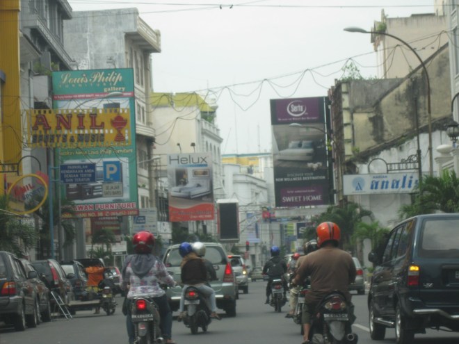 Jauh lebih pouting yaitu maksud agar orang lain percaya. Beny OY Marpaung: Menyoal Penataan Iklan Ruang Luar di