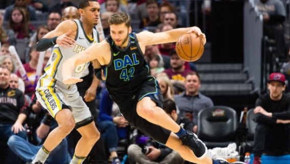 Mengoper bola ke rekan satu tim; Melempar Bola Basket Kepada Teman Satu Tim Disebut Dengan