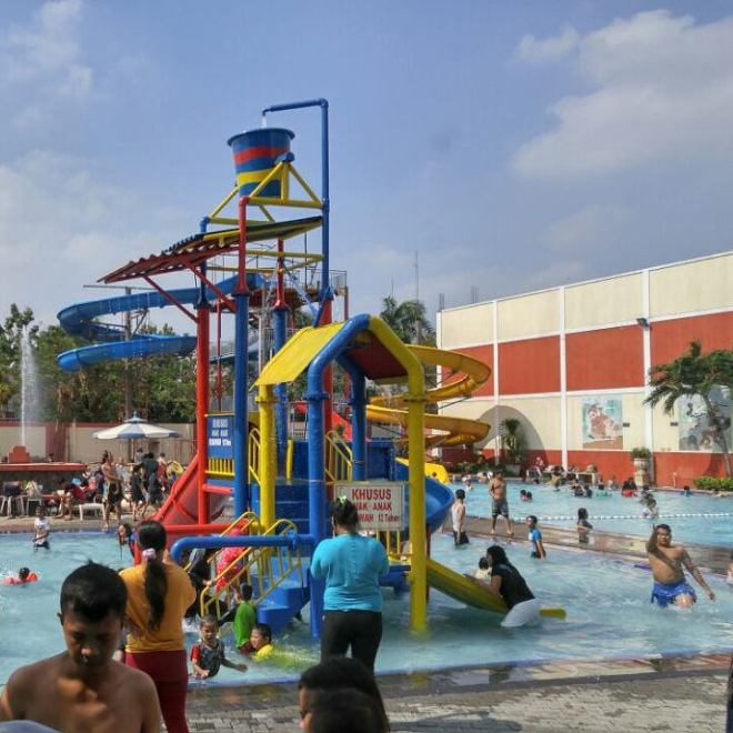 Pertama terjawab jika dipasang pada baliho, maka media pembuat poster tersebut adalah rrqxzero rrqxzero papan iklan semoga membantu yamaaf . Kolam Renang Puri Beta â Cara Golden