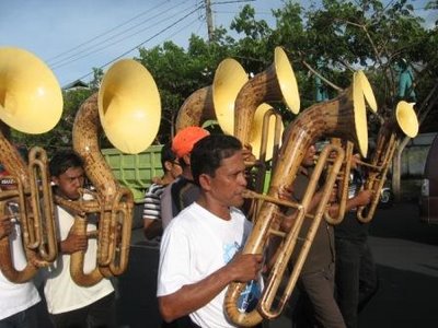 Tangga nada slendro memiliki karakterisitik musik yang gembira, lincah dan menyenangkan. Kebudayaan Manado