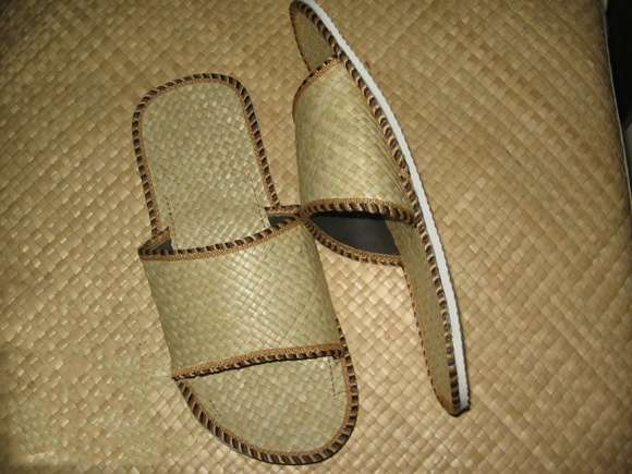 Di abwah ini adalah unsur. Seni Kriya - Seni Rupa