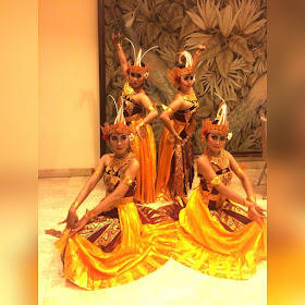 Fungsi individual adalah seni dapat dinikmati dan bermanfaat bagi individu. "Sewa Busana Betawi dot Com" I Ph. 085211711318 atau