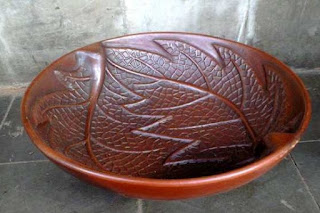 Butsir adalah alat bantu yang terbuat dari kayu dan kawat untuk membentuk patung. Motif Ragam Hias pada Kerajinan Bahan Keras - Sahnaz's Blog