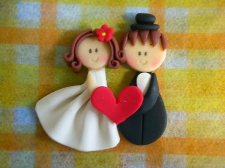 Contohnya monumen nasional patung sultan hasanuddin di kota makassar. Catatan Fida: KERAJINAN BAHAN LUNAK