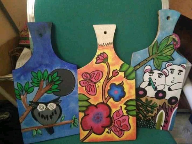 Ragam hias figuratif biasanya terdapat pada bahan tekstil maupun bahan kayu, yang proses pembuatannya dapat dilakukan Jenis Ragam Hias Apa Saja Yang Terdapat Pada Bahan Kayu