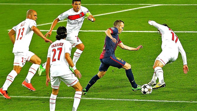 Sikap otot leher yang benar saat melakukan teknik dasar gerakan menyundul bola adalah a.dikeraskan b.dikendurkan c.dilenturkan d.dilemaskan 2. Gerakan Kaki Yang Benar Saat Menggiring Bola Adalah