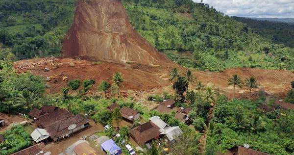 Wilayah semarang paling sering dilanda banjir rob. Jenis-Jenis Tanah Longsor Menurut BNPB | Gurugeografi.id
