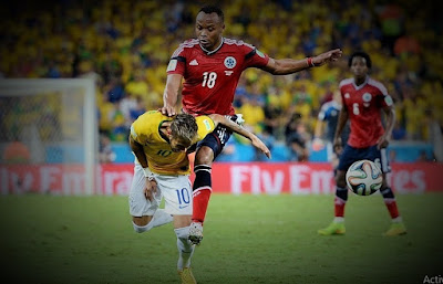 Istilah bek berasal dari kata back dan posisinya berada di lapangan . Istilah-Istilah Dalam Sepakbola