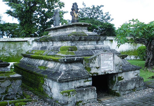 Sehingga nada ini memiliki lima nada dalam satu oktaf. saskiasyam â LEGENDA OBJEK WISATA GOWA 14 Mei 2016