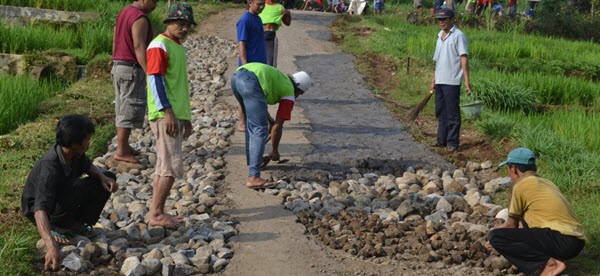 Merintah desa, bpd dan tokoh masyarakat dalam rangka kebijakan pelestarian lingkungan hidup; Manfaat Kerja Bakti bagi Persatuan dan Kesatuan | Mikirbae.com