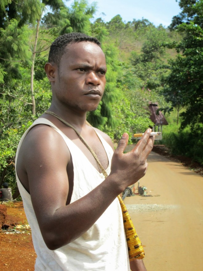 Syarat minimal kandang ternak yang harus dipenuhi, adalah sebagai berikut. SEJARAH DAN PERKEMBANGAN SUKU MEE suku Mee di paniai