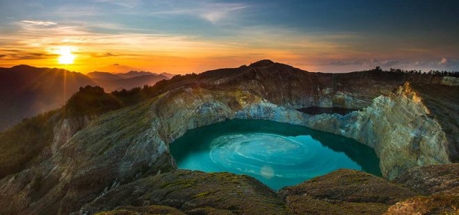 Gunung berapi yang terletak di taman nasional virunga milik republik demokratik kongo ini memiliki salah satu danau lava terbesar di dalam kawah . Nama Danau dan Waduk di Indonesia Yang Harus Anda Ketahui